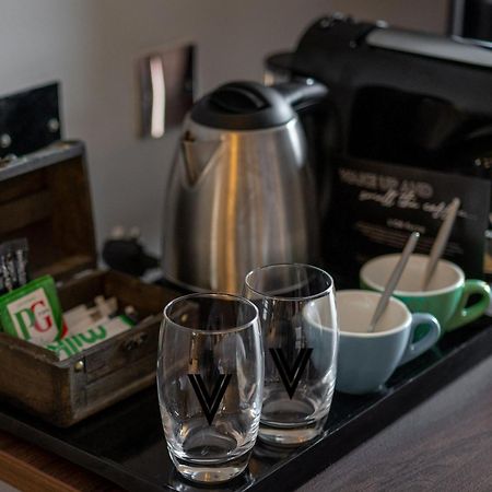 Village Hotel Manchester Cheadle Чідл Екстер'єр фото